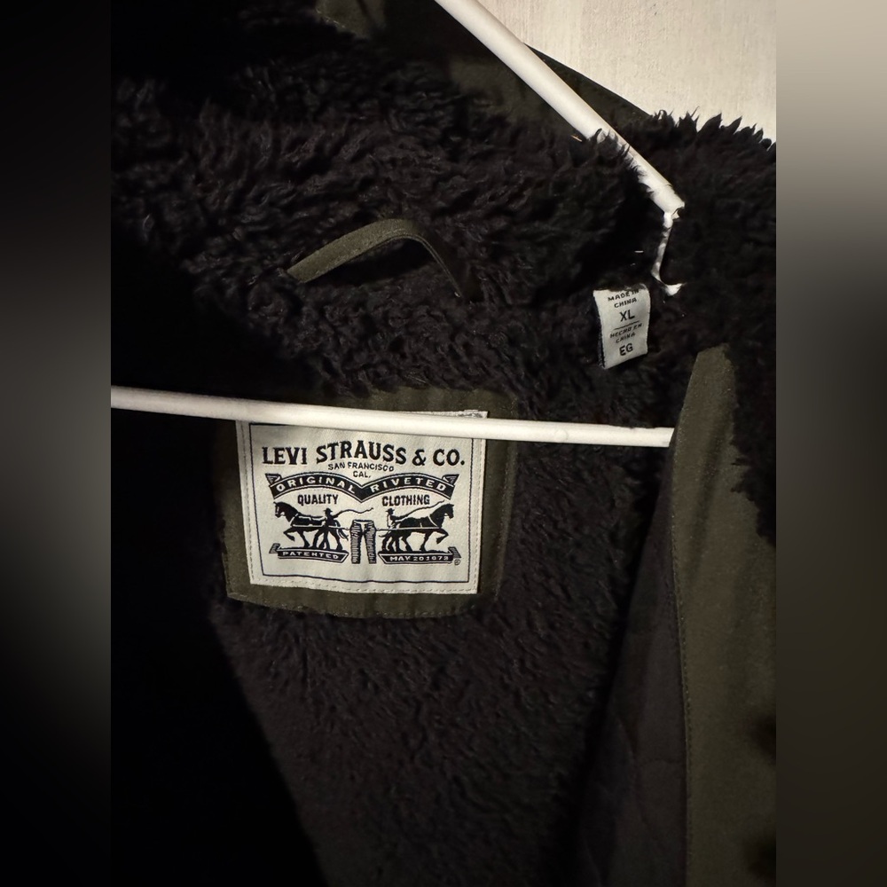 Levi's Men's Olive Hooded Field Jacket - Picture 6 of 6